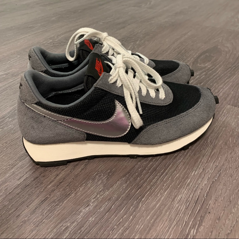 Nike Daybreak Metallic Silver